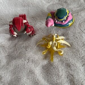 3 Pokémon Figurines